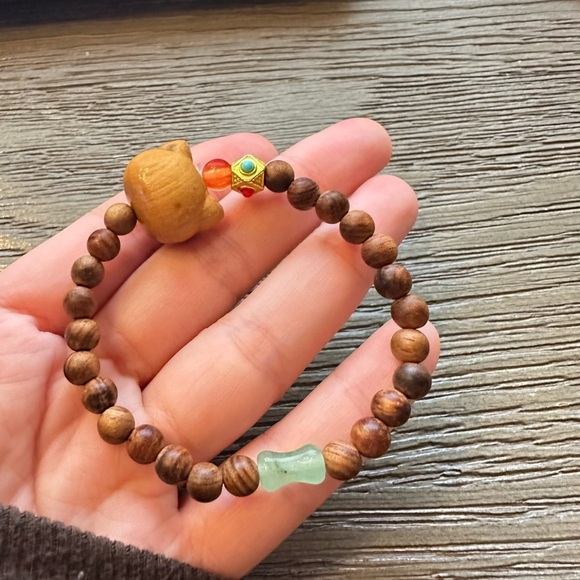 Wooden Beaded Bracelet with Cat Charm - Picture 3 of 4